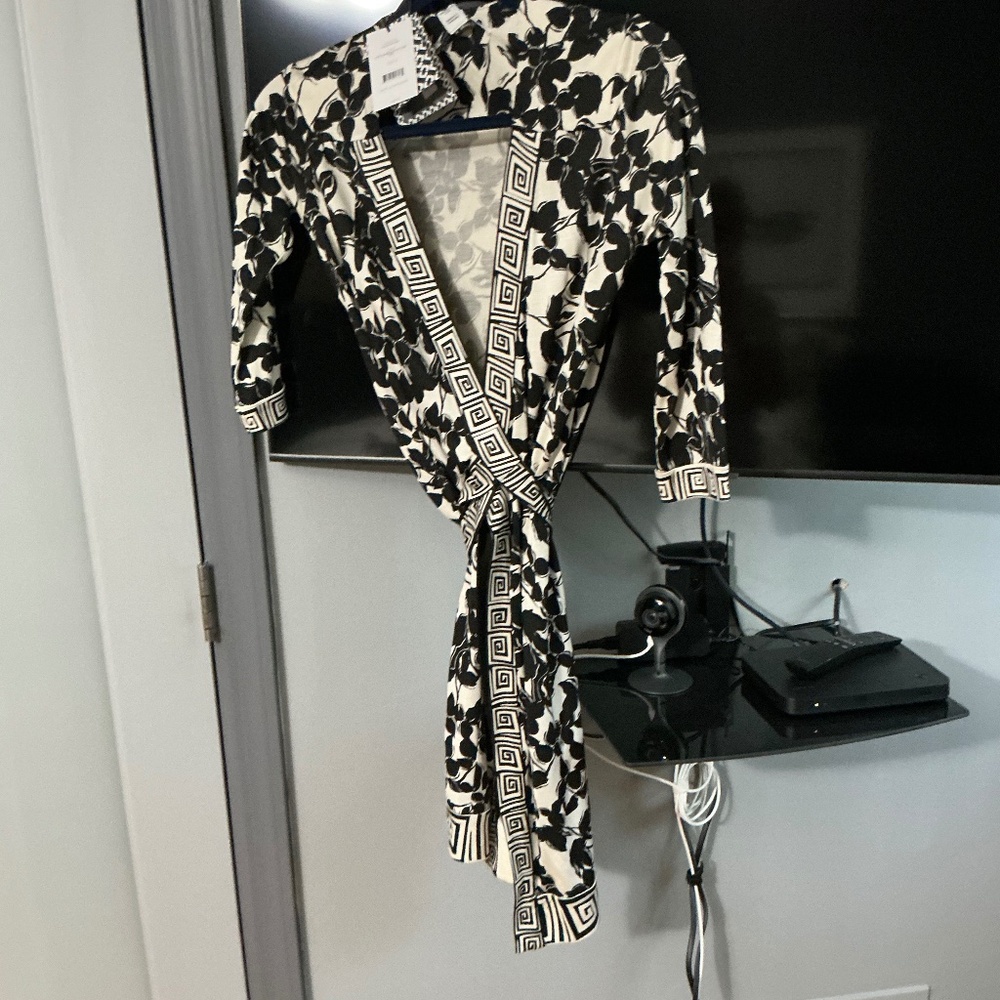 Diane von furstenberg wrap dress size 0 with tags